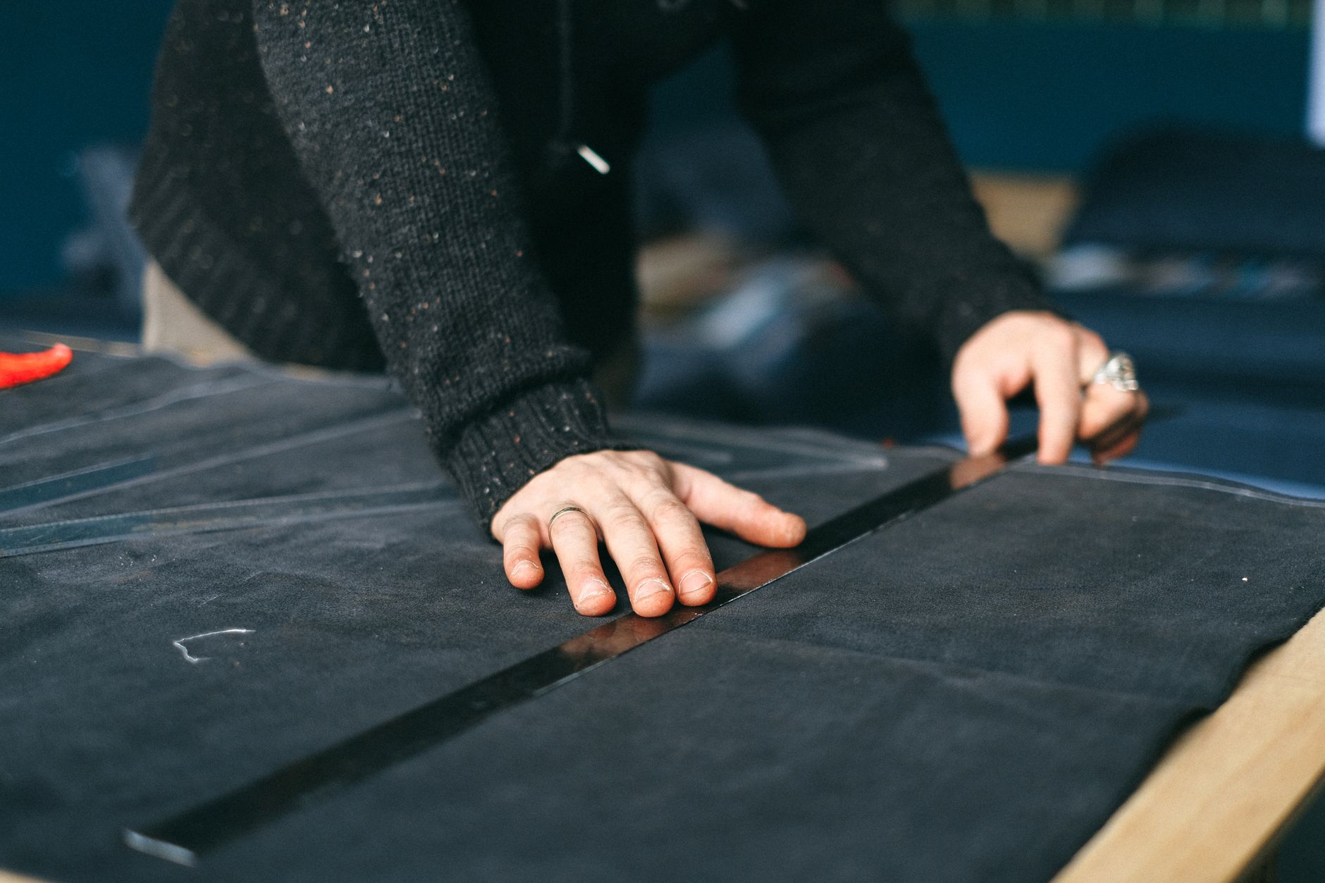 Inspection de sécurité dans un atelier textile avec un registre de contrôle